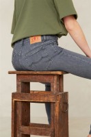 Kings of Indigo Damen Jeans Juno medium journey flintstone grey