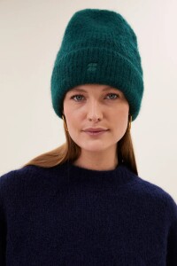 By Bar Beanie Logo dark green onesize