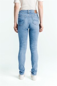 Kings of Indigo Damen Jeans Juno medium journey light used