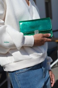 by bar Damen Handtasche Loua gloss bag electric green
