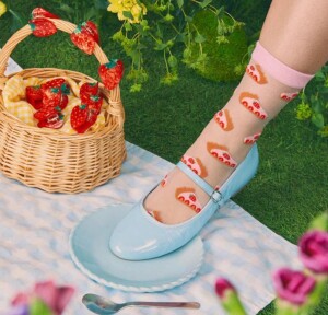 Coucou Suzette Unisex Socken Transparent Erdbeerkuchen